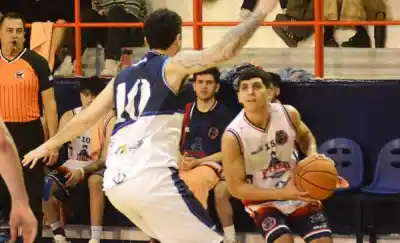Brown goleó a Ferro por 80-62: la máxima diferencia que alcanzó en el clásico
