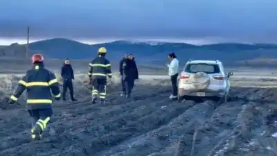 Una conductora quedó varada por el barro en la Ruta Provincial S1: el dato que marcó el operativo