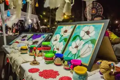 La Feria de Artesanos vuelve a Villa Dolores: qué se podrá encontrar en la plaza Mitre