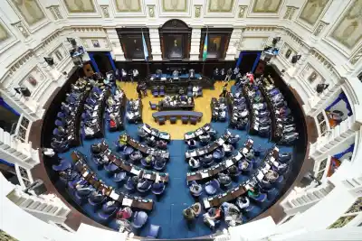 La Legislatura bonaerense premió a la Scaloneta, Fangio y Félix Luna: los homenajes que emocionaron en la sesión