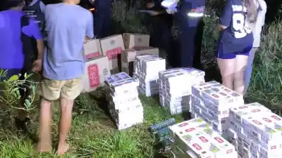 Secuestraron un auto con $13 millones en cigarrillos de contrabando en un yerbal de Apóstoles: el detalle que complicó a los ocupantes