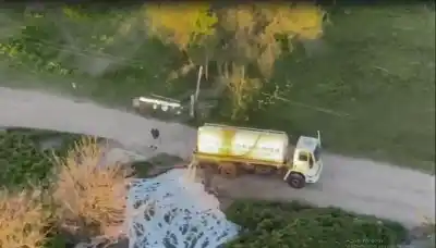 San Lorenzo: detectaron desde el aire un camión atmosférico que vertía líquido cloacal a un arroyo