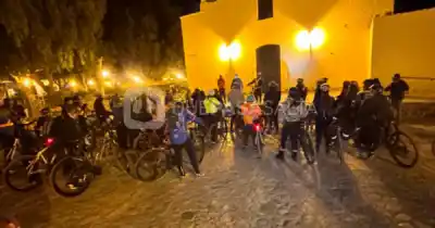 Peregrinación desde Cachi: 60 fieles partieron rumbo a la Catedral y una promesa en bicicleta marca el camino