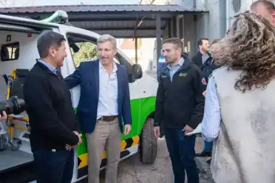 Frigerio entregó ambulancias y dejó inauguradas obras en dos hospitales de Entre Ríos: qué falta para completar el plan