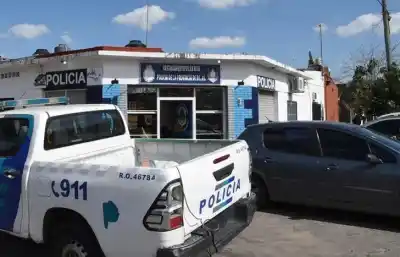 Roció a un chofer de aplicación con un spray y terminó detenida en Lomas: el estado del conductor