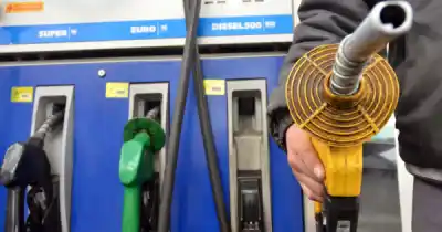 Combustibles en Santa Cruz: el decreto que activa impuestos pendientes y el monto que ya se aplicó en agosto