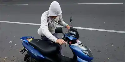 Detectaron un pedido de secuestro por el número de motor: la inspección que dejó a un motociclista a disposición de la Justicia