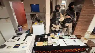 Dos policías de Santa Fe fueron demorados comprando droga en un búnker de Rosario: el operativo que los detectó