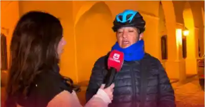 Una bombera de Campo Quijano peregrina en bicicleta para pedir por su familia tras la muerte de su papá