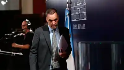 ¿Se va Adorni? Un analista revela el malestar interno en el Gobierno que nadie esperaba