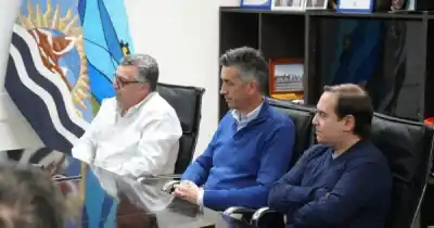 Firmaron el contrato para el nuevo polideportivo de Caleta Olivia: el detalle de la millonaria inversión