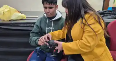 Un taller gratuito en Salta usa IA para que personas ciegas puedan "ver" sus fotos