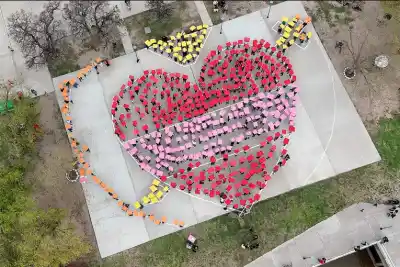 El "corazón más grande del mundo" en Bajada Grande: cómo se formó la figura que emocionó a Paraná