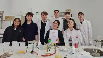 Cinco estudiantes de un colegio de Santiago irán a una olimpíada nacional de ciencias: el dato que suma un desafío extra