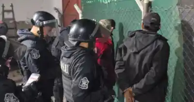 Caminaban por la calle y los detuvieron: tenían pedidos de captura vigentes en Orán