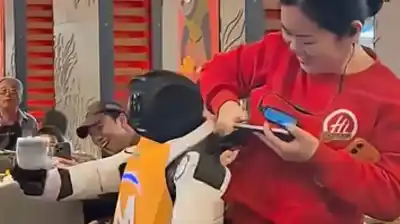 Un robot se “rebeló” en un restaurante y su baile descontrolado obligó a una intervención de emergencia