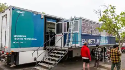 Aulas taller móviles recorren Neuquén para formar en oficios: qué capacitaciones ofrecen y en qué localidades