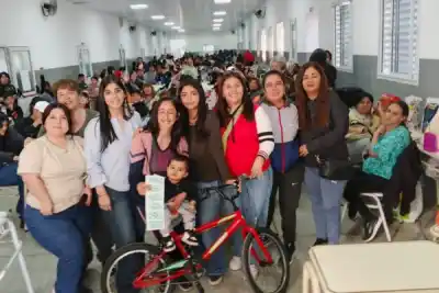 Bingo solidario en Benjamín Gorostiaga: la meta de la Escuela 824 para climatizar sus aulas