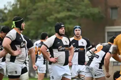 Estudiantes de Paraná vence a Universitario y se acerca a la cima