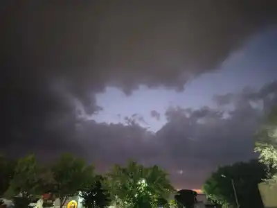 Granizo sorprendió a Santa Rosa en una tarde de calor