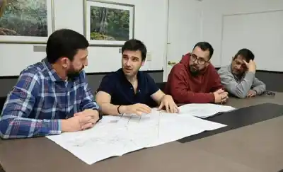 Torres firmó el convenio para construir 39 viviendas en Esquel, Cholila y Trevelin