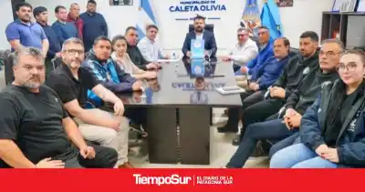 Firman el contrato y arranca la obra del polideportivo de Ara San Juan