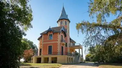 Un castillo de cuento a dos horas de Buenos Aires: el secreto mejor guardado de la Ruta 2