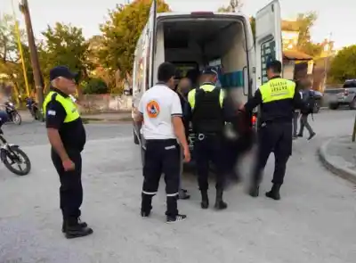 Mujer resulta herida al chocar un auto y una moto en Monteros