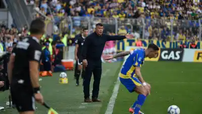 Almirón apunta al clásico: "No sé si será por eso, que no se quieren perder ese partido"