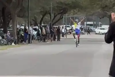 Sebastián Coronel, de 19 años, ganó la 26.a fecha de Ciclismo Libre