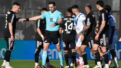 Empate polémico entre Riestra y Vélez: un gol anulado, offside no cobrado y expulsión del Mellizo