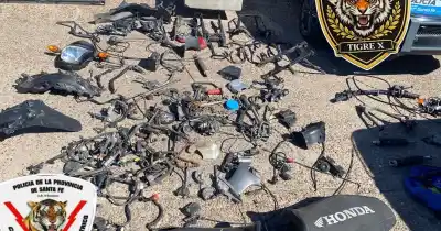 Operativo en la zona oeste: Tres personas detenidas por un circuito que movía piezas de motos robadas