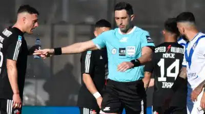 Polémica en el fútbol argentino: la AFA suspendió a dos árbitros por anular un gol de Vélez