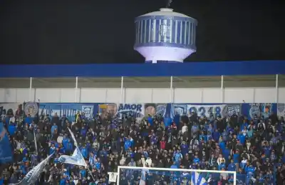 Violencia en el fútbol: la escalada de disturbios que dejó policías y caballos heridos