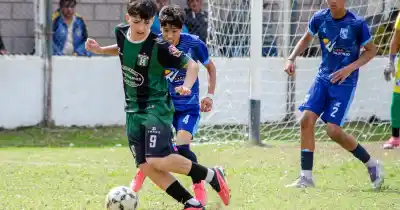 Goleada y clasificación: la jornada que encendió al fútbol juvenil catamarqueño