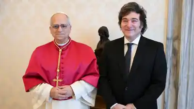 Curas kirchneristas piden que el Papa no venga y chocan con el entusiasmo de Milei