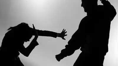 Golpeó a su expareja con un ladrillo en la cabeza y escapó: buscan al agresor