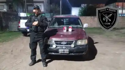 Se fugó de la policía con una camioneta y lo atraparon en el patio de una casa