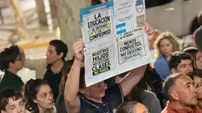 Padres de colegios preuniversitarios de la UNSJ juntan $3 millones para ir a la Justicia por los paros