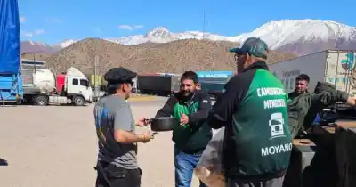 Cierre del Cristo Redentor: reparten comida caliente a los choferes varados