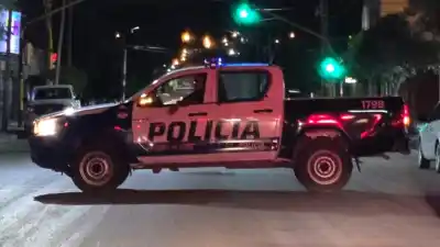 Hallaron muerto a un hombre tras un incendio en Centenario y una cuerda en su cuello genera dudas