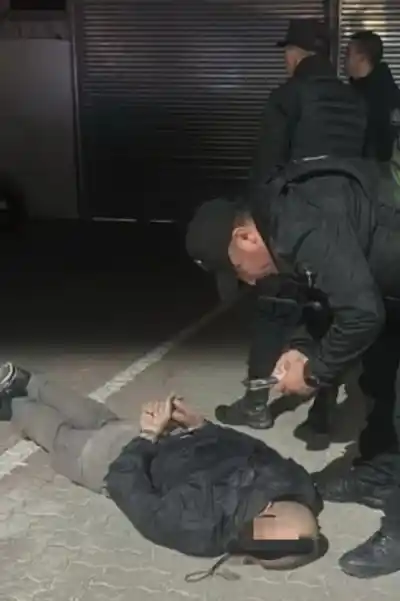 Sonó la alarma de una joyería en Chubut y los ladrones cayeron escapando por los techos