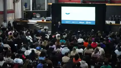 Figueroa lanzó un programa de formación con 550 referentes comunitarios