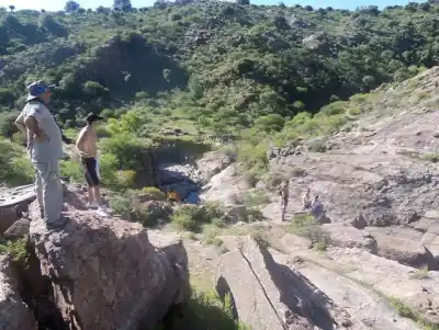 Senderismo en San Lorenzo: 7 kilómetros hasta la Cascada El Álamo