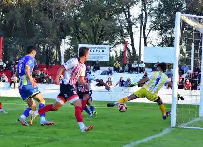 Costa Brava busca sellar su permanencia en un duelo clave ante Juventud Unida