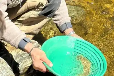 La fiebre del oro sigue viva en San Luis: cómo es la experiencia de buscar pepitas en La Carolina