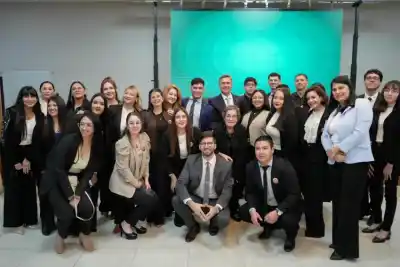 Zdero volvió a su escuela en Quitilipi para inaugurar el SUM por los 70 años