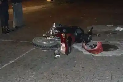 Gravísimo accidente en Circunvalación y Belgrano: un motociclista podría perder una pierna