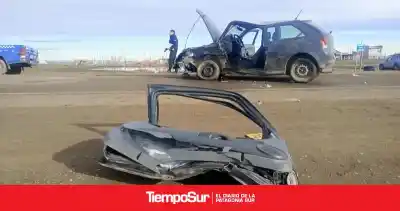 Choque múltiple en la Ruta de Circunvalación: una conductora quedó atrapada y fue rescatada por bomberos