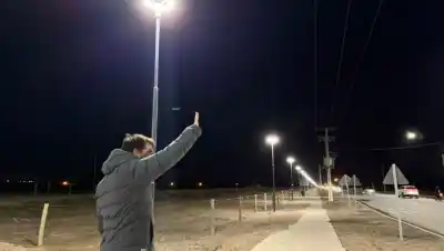 Buteler encendió 132 luces LED en la Ruta 65 y prometió más obras para septiembre
